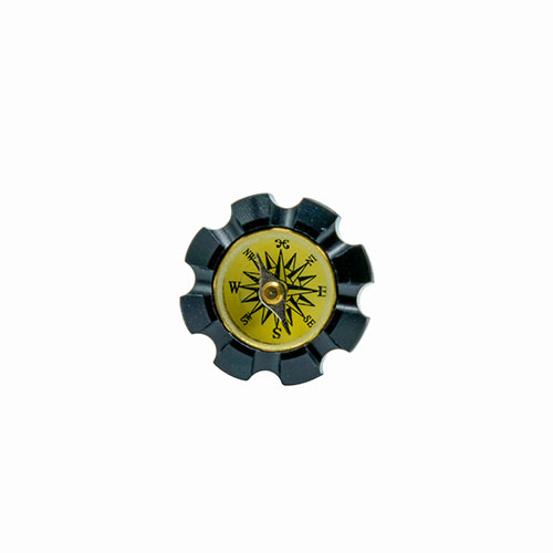 Henry Mil Spec Compass Lever Screw kombinerar en solid mässingskompass med en lätt avtagbar skruv för enkel rengöring och användning med handskar.